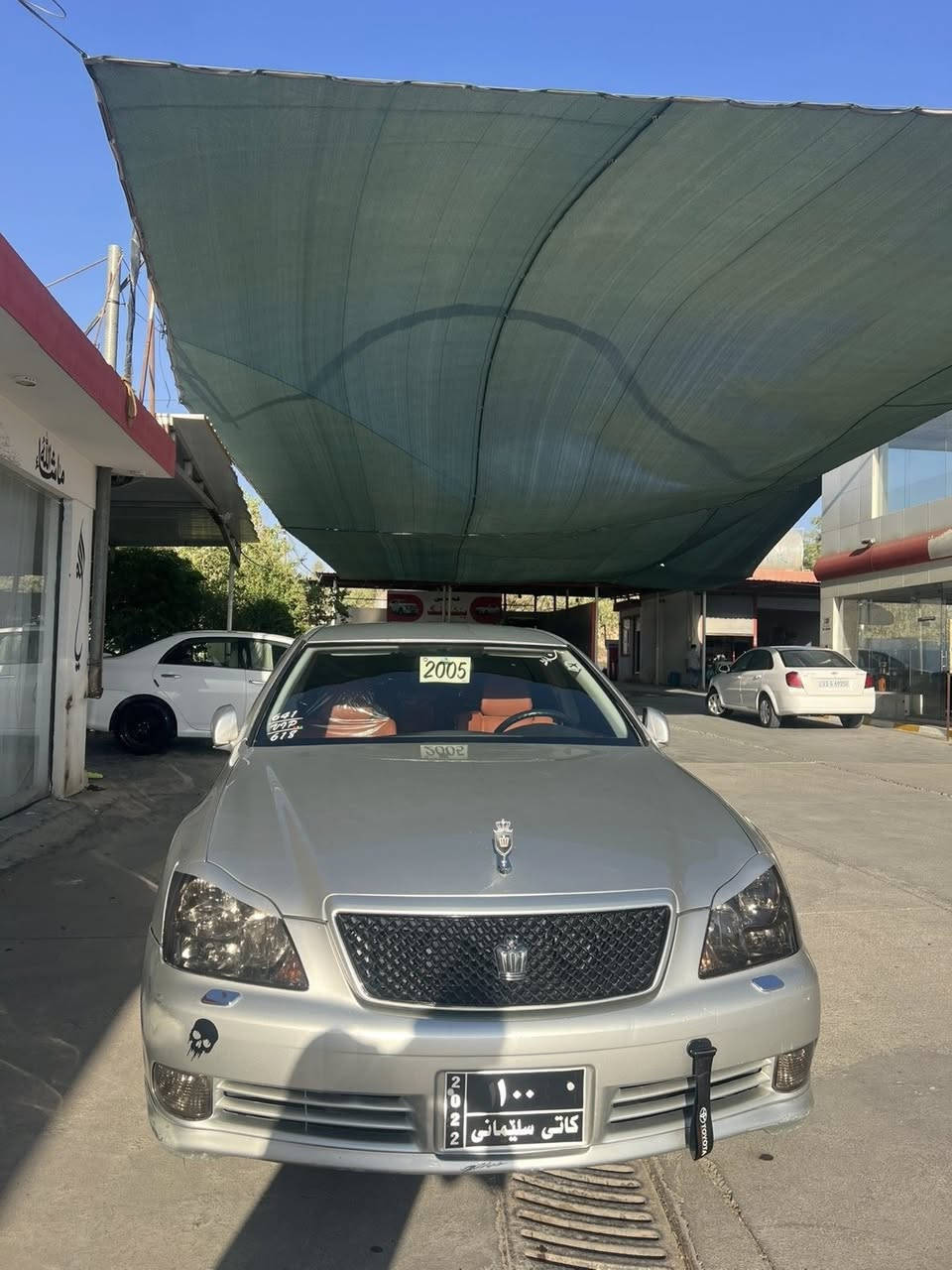 182 گەورە بە گەورە بڕاوە ناو ڕەساسی کراوە بە قەیسی 3 دوگمە.
***********
