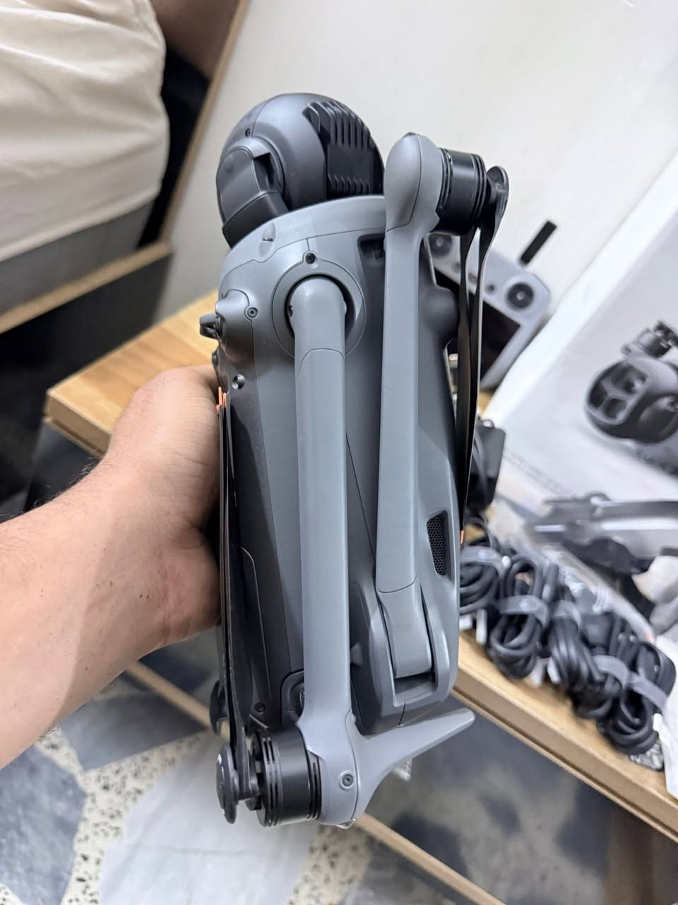 السلام عليكم 
dji.   
MAVIC.  4.    PRO.  KOMPO. SMART
مافك فور برو كومبو سمارت 
درون نضافه 100/100 
مكفوله من شخط جدااا نضيفه 
ستعمال قللللليل 
السعر وكل التفاصيل داخل الاستوري 
مكاني بغداد الاعضميه 
***********
