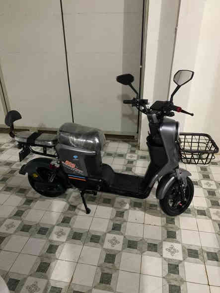 السلام عليكم 
دراجة R9 بعدهة جديده مستعملة شهرين فقط 5 بطاريات نظيفة مثل ما موضح بالصورة كهربائيات كلهة شغاله السعر 550 وبيهة مجال بسيط مكاني الرمادي
للأستفسار
***********
