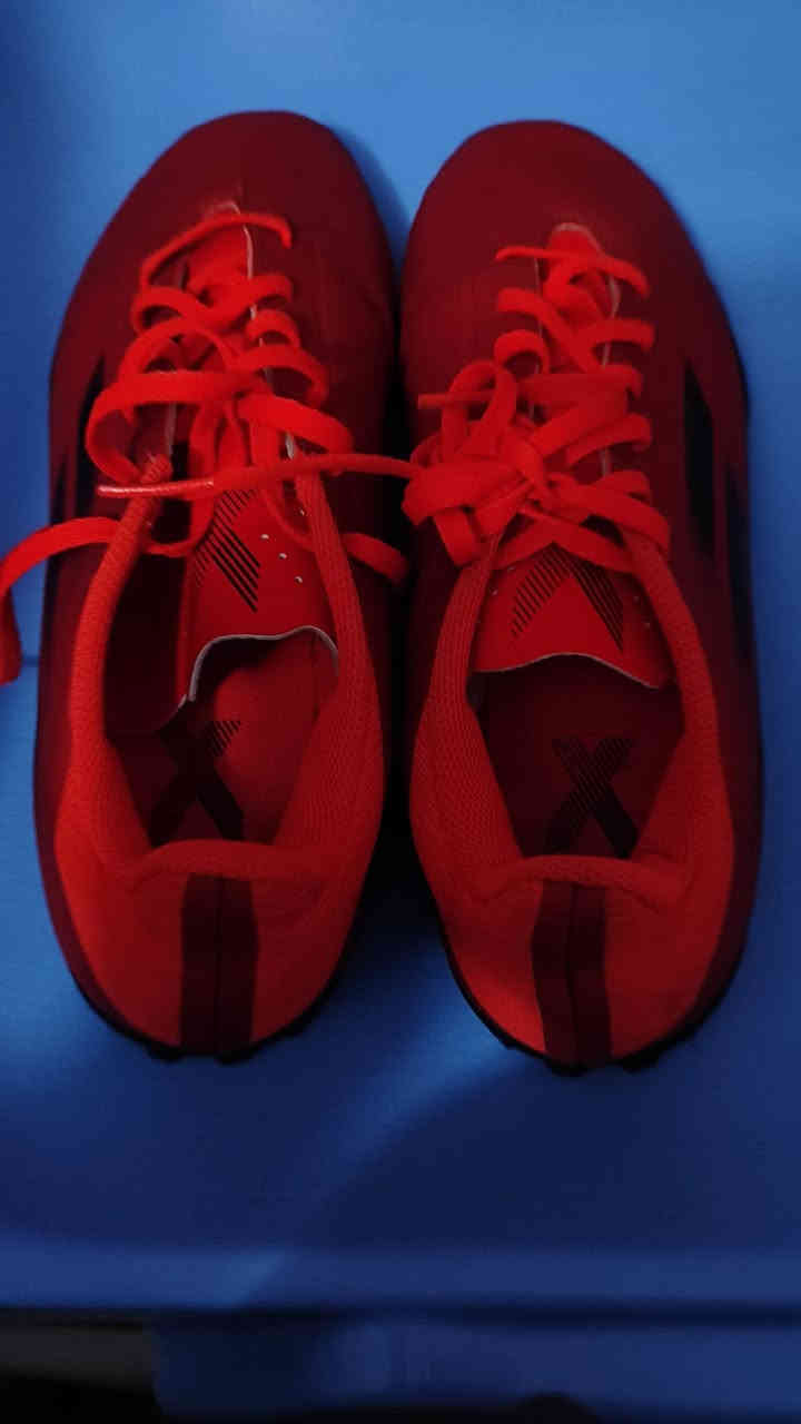 حذاء رياضي ماركا Adidas موصى من الخارج اصلي صناعه كمبوديا للاستفسار خاص او مراسله  الرقم ***********
