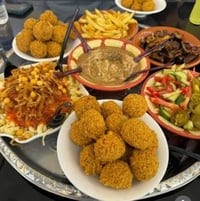 مطعم فلافل مصطفى • مقابل جامع زمزم • توصيل مجاني