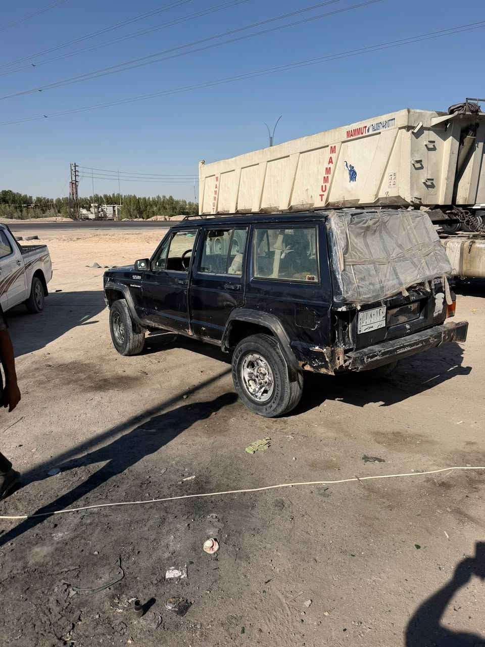 جيب شيروكي لبيع موديل 1991 مكينه فيفتي فيشه وحده رقم ديالى السعر 15 ورقه  رقم الموبايل ***********  /***********
