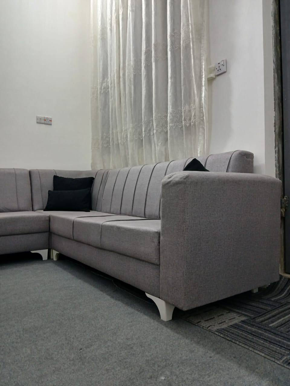 تخم كامل
لون رصاصي
5 قطع 10 مقاعد
300 بي مجال
حي الفداء
