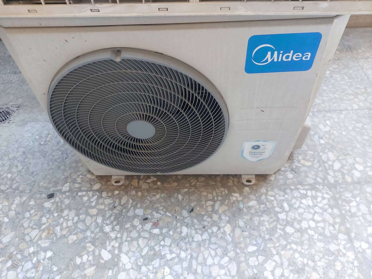 سبلت للبيع شغال نوع ميديا ***********
