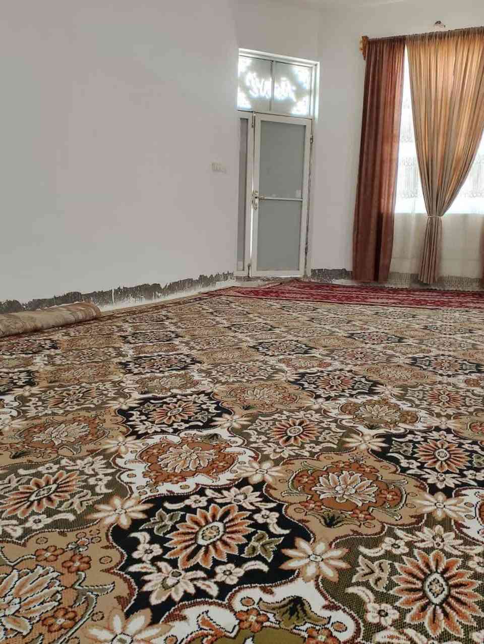 #اللهم صل على محمد وآل محمد 
#للبيع للبيع 
 #دار مع ارض زراعية ( سند 25 ) #(مداور أسهم  حصة البائع كاملة تداور )
#المساحة الكلية للارض 2500 متر
#واجهة الارض 50 متر والنزال 50
#مساحة الدار 300 متر مسلح
#منطقة البو حجر 
#بناء سنة 2021-2022 والبناء متعوب عليه(اساس حجر ورباط والسقف مسلح)
#طابق واحد مسلح 
#يحتوي على 
غرف عدد 3 إكبار وصالة كبيرة وبراني كبيرة ومطبخ حار وبارد ودرج لف ومناور 3 
#يوجد نقص بالدار السيراميك والأرضية والتشاريف 
لمعرفة السعر لطفا اعمل متابعة لمكتبنا
الفخامة للعقارات في السماوة 
ثم اكتب كلمة (ياالله) وسيتم الرد من قبلنا فوراً وبخدمتكم
#مكتب_الفخامة_للعقارات
للاستفسار اكثر مراسلتنا ع الخاص او الاتصال على الارقام التالية
***********
***********
***********
ويوجد واتساب ع نفس الرقم أو زيارة مكتبنا الواقع في منطقة الحكم مجاور مكتب العصائب القديم جهة حي العمال قبل معمل ماء الارو نهر الأمل
🌷‏نحن هنـا لأجلكـم وفي جميع الأوقـات.. هدفنـا خدمتكـم ودائمـاً نسعي لنتميز ونـكون تحت شعـار ‎#عطاء_بلا_حدود🌹
