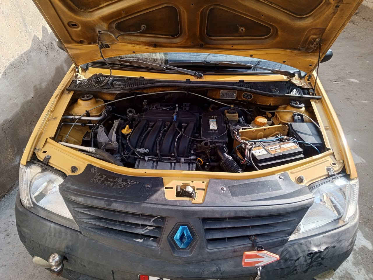 سلام عليكم رينو الوكان 2009البيع مكفوله من الضربه بيه صبغ هلالات ودوس فقط ولباقي مكفول كير مكينه مكفولات المكينة فرنسي صدر امامي وخلفي كلة جديد دبلات 4 ودطبلات وشمعات ولاستيك رباط كله جديدتجي وشوف تخم تاير هسه شاده غرفته مدوشمه بل كامل من كشنات رضيه وصندوك تخم سماعات مال النتره وشاشه تاب وصبغ وياله حراري السياره نضيفه حيل وكامله على اخر حبايه هزه ورقم وسنويه جديد وبسمي مصفره هيه وغرامات شرط تحويل مكاني مدينت الصدر السعر (45) وبيه مجال رقمي ***********.
