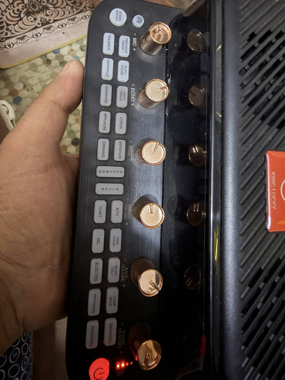 مضخم صوت ومكسر مع مايكات عددد2 وفيش وياا وحزام وصوته نقي وقوي كلش وبي تغير اصوات خلي سعرك وبلعافيه عليك


**إذا كنت صاحب هذا الإعلان وتريد حذفه لأي سبب، رجاءا أرسل رسالة إلى الدعم الفني**