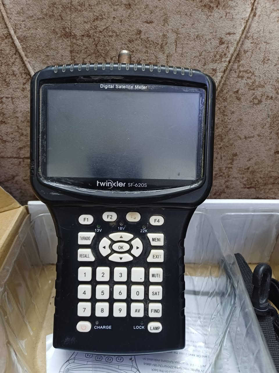 جهاز فايندر موديل( توين كلير ) مستعمل  ونظيفشغال مية بالمية سعره النهائي( 70) للامانة تم تبديل البطارية فقط / المرفقات  (شاحنة الجهاز ) ( شاحنة الجهاز بالسيارة ) ( حمالة )  // فقط الغطاء تعبان // للمعلومات عالماسنجر


**إذا كنت صاحب هذا الإعلان وتريد حذفه لأي سبب، رجاءا أرسل رسالة إلى الدعم الفني**