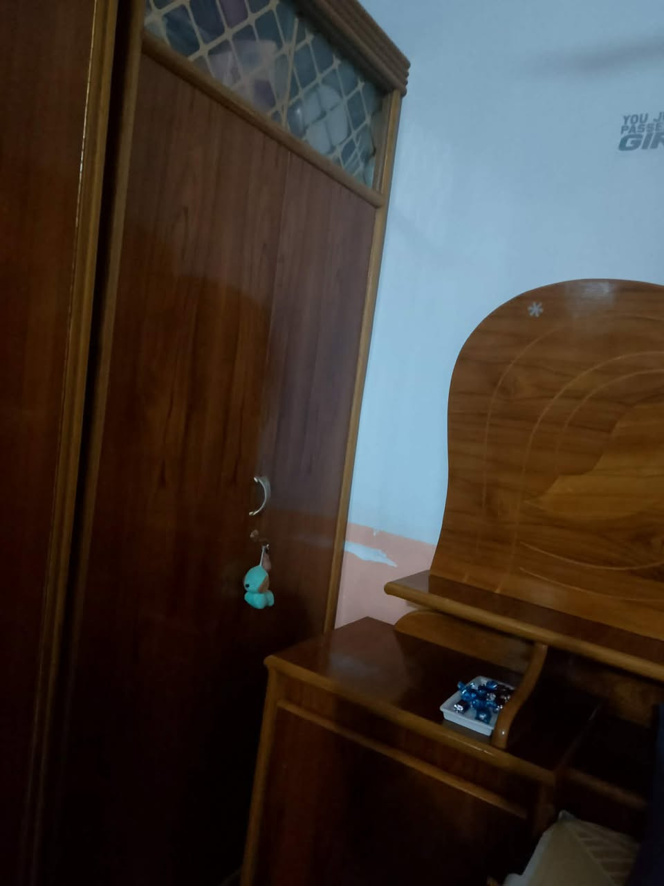 يوجد غرفة اخشاب للبيع نضيفه  مستعجل عل بيعتهه لمعرفة السعر والتفاصيل اتصل عل هذا الرقم 
‏‪0771 036 6095‬‏
