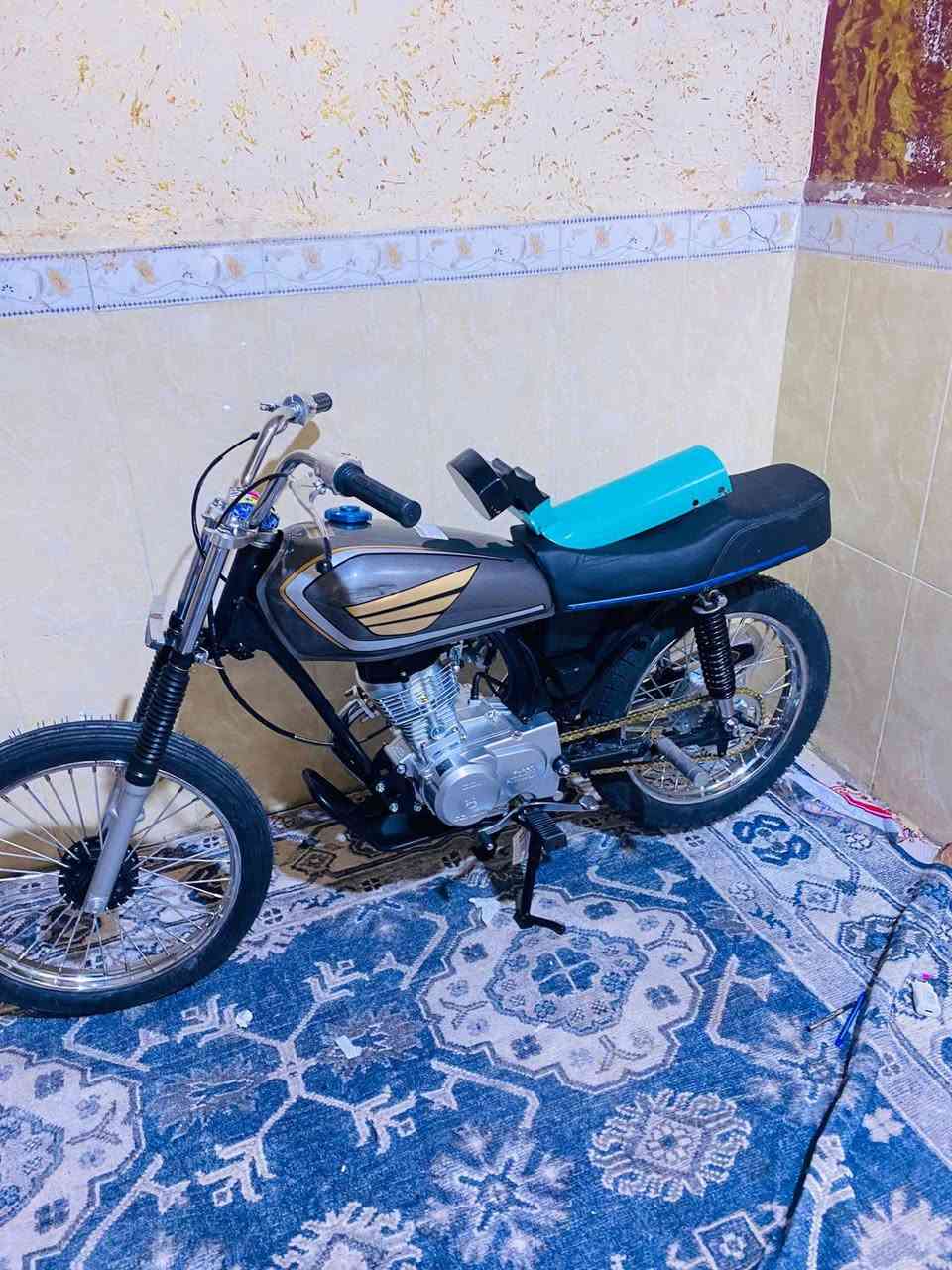 دراجه يراني تعمير توه شديناها لمحرك بعده مامشتغل دراجه كامله دك هندر وروح دراجه هسا بس كشن ماشاده وسيبايه دراجه بعدها بجيسها وانوه كلك دراجه كلك تعميره من سجاد لوكيل ولمحرك من حسين تزويد بصبخت لعرب سعر دراجه ٩٥٠ وبيها مجال رقم للتواصل ***********
