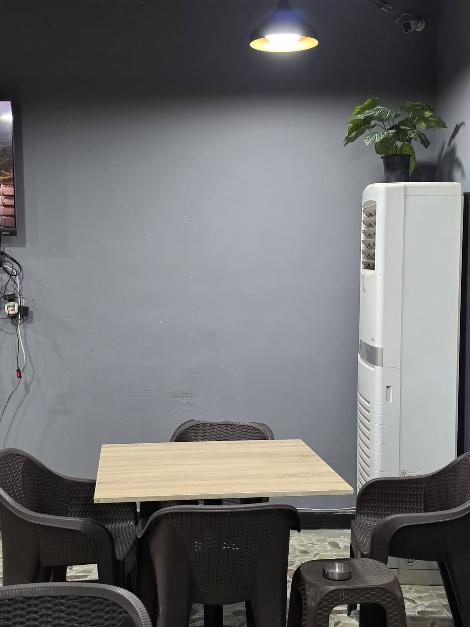 السلام عليكم كوفي بلاتنيوم للبيع مساحه 200متر
مجازه من الصحه
اراكيل طه فقط عدد21
سستم كامرات 
سستم كاشير وميز كاشير 
بلي فور مهكر عدد 2
شاشه عدد 4وحده 85 و3حجم 60
عارضه +مجمده
بليارد سوبر ماستر 
ميز دومنه 15كراسي عدد 46
نضام رابعه4
كوفي كامل وبعد هواي إشياء مذاكرهه الي يحب يتفضل يجي ويجيك ويتحول بأسمك
اخوان الله يحفظكم بس الشراي يتصل عل رقم 
*********** العنوان بغداد الاعلام شارع سوق اميمه
