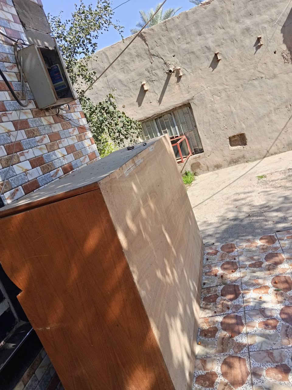 السلام عليكم عندي جربايه والمسرح  وبوفيه نضيفات كلش وحلوت مكان بابل الرقم ***********السعر الجرباية 50والمسرح 50وبيه مجال  والبوفيه 30وبيه مجال
