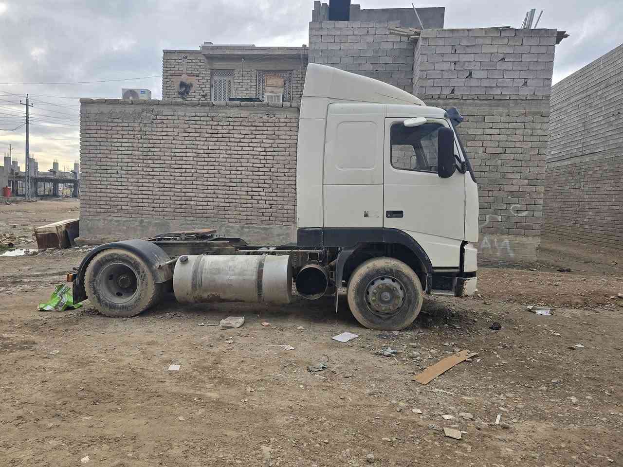 السلام عليكم لوري فالفو راس تريله للبيع موديل ٩٧ رقم فحص الانبار دافع كمرك مربوط نساف قلاب السعر ٦٥ بي مجال الهاتف ***********
