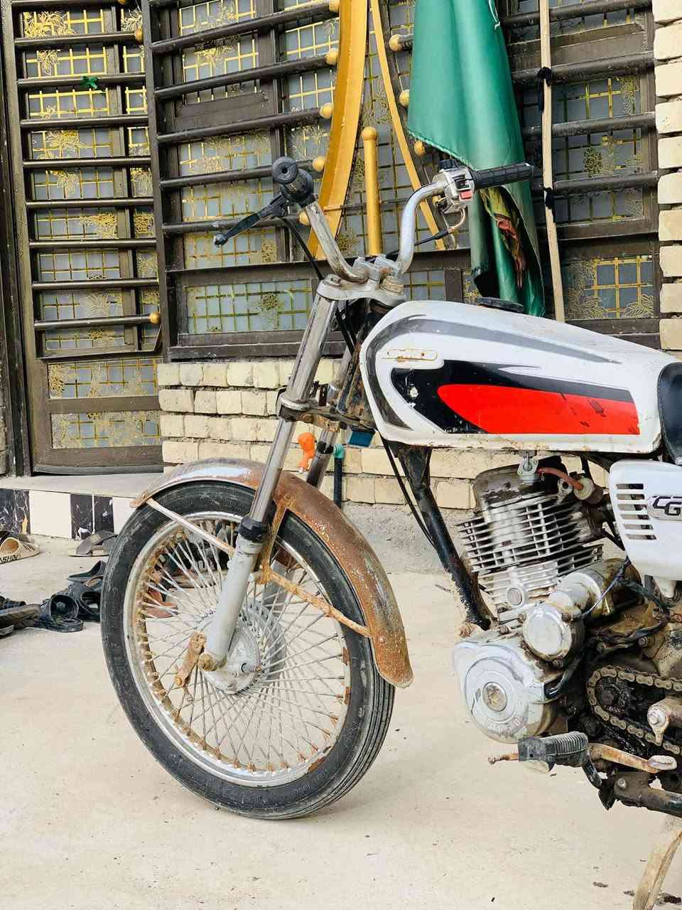 السلام عليكم دراجه كلك كلك محركه ١٥٠ موديل ١٧ مكفوله من السرقه دراجه جاهزه شوفت عينك مكاني حله حمزه الغربي مامتواجد خاص رقمي *********** 👌
