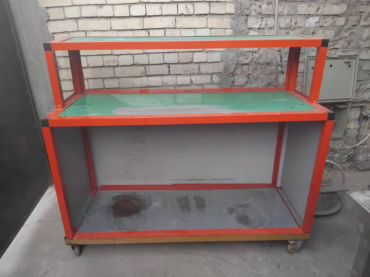 سلام عليكم من رخصة الادمن المحترام عندي فاترينة فلافل استعمال قليل للبيع ١٥٠ وبيها مجال بغداد الكرخ هاتف ***********
