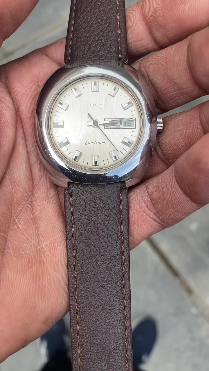 تايمكس الكترك الكهرباىي انتاج الستينات قطر 40 نظافه عاليه مختوم داخل القبق بريطانيا الاعظمى قياس السير 22 بغداد ***********

