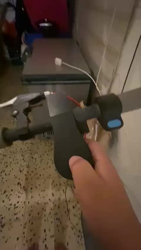 سكوتر للبيع 🛴🛴
شاشه 🖥️ 
لايت 🔦
٣سرعات ايكو وسوبر 
مكاني حي العدل بغداد ***********
