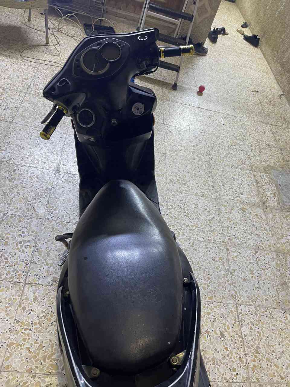 سلام عليكم دراجة سكنس فحل نوزل خطين 
دراجة خير من الله شلعة ومعدل مكينة ناعمة 
إدامة كلجات قبل اسبوعين كايش جلاتين تأيرات جدد بريمات شغالة كهربائيات كله شغالة سعر 650وبيه مجال حك جية الاستفسار ***********واتساب أو ماسنجر
