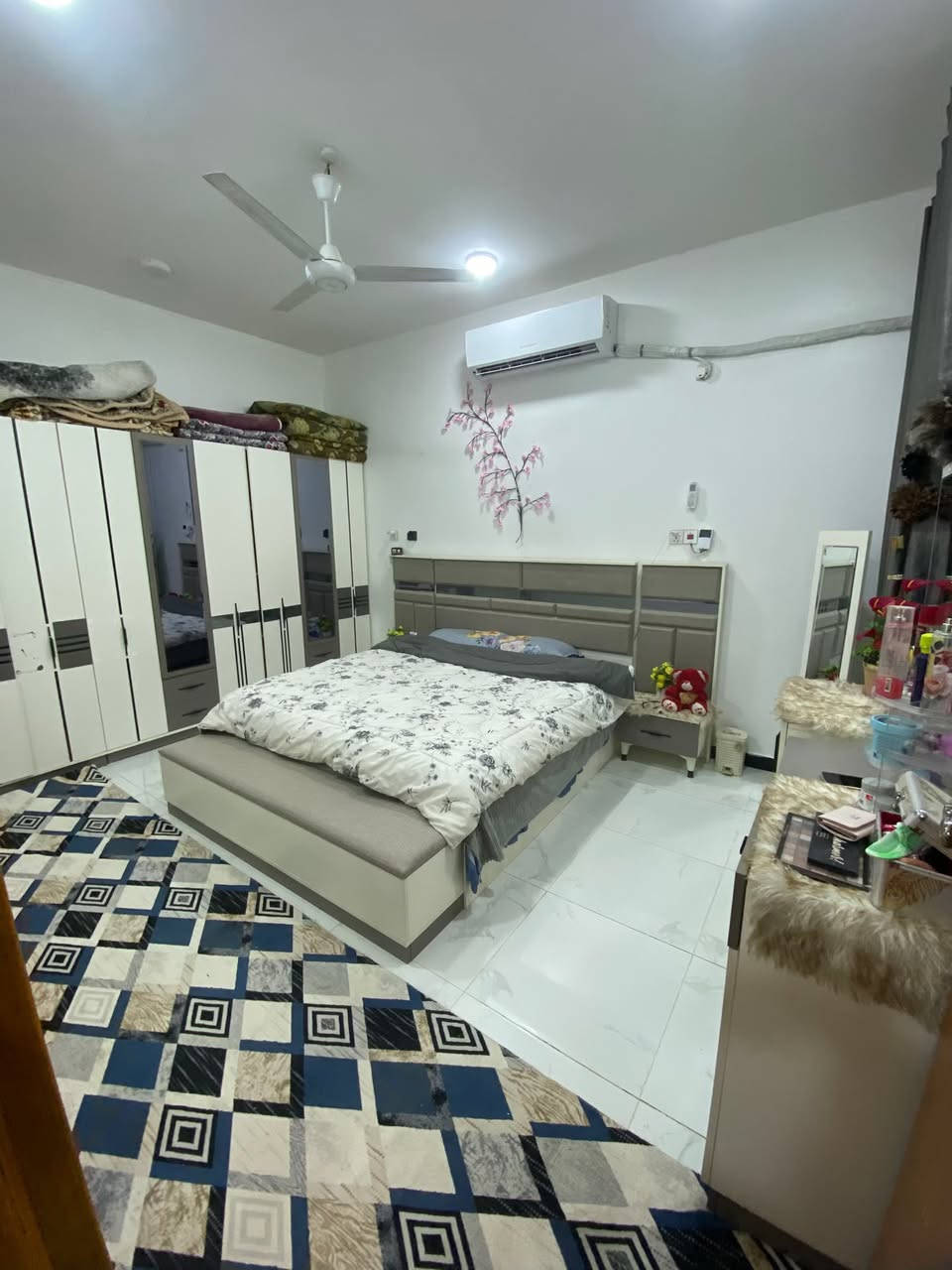 بيت للبيع🔴زراعي اقرار محكمة مداور اسهم سند (٢٥)

📍الصياغ نزلت حسينية  الباقيات الصالحات 

المساحة 📐(١٠٠)m مربع 
البناء 👷كونكريت مسلح 

البيت يتكون من :

غرفة (١)
صالة
مطبخ 
استقبال 

صحيات داخلية 
صحيات خارجية 

السعر💰80 مليون قفل 

📞 للاستفسار والتواصل: يمكنكم المراسلة عبر الخاص، أو الاتصال/واتساب على الأرقام التالية: 👤 أستاذ حسين: *********** 👤 أستاذ مثنى: ***********

📍 عنوان المكتب: نزلة الجسر - من جهة الجربوعية - مقابل مجمع صادق آل مطشر. ✨ مستعدون لعرض كافة عقاراتكم وتسويقها بأفضل صورة.
