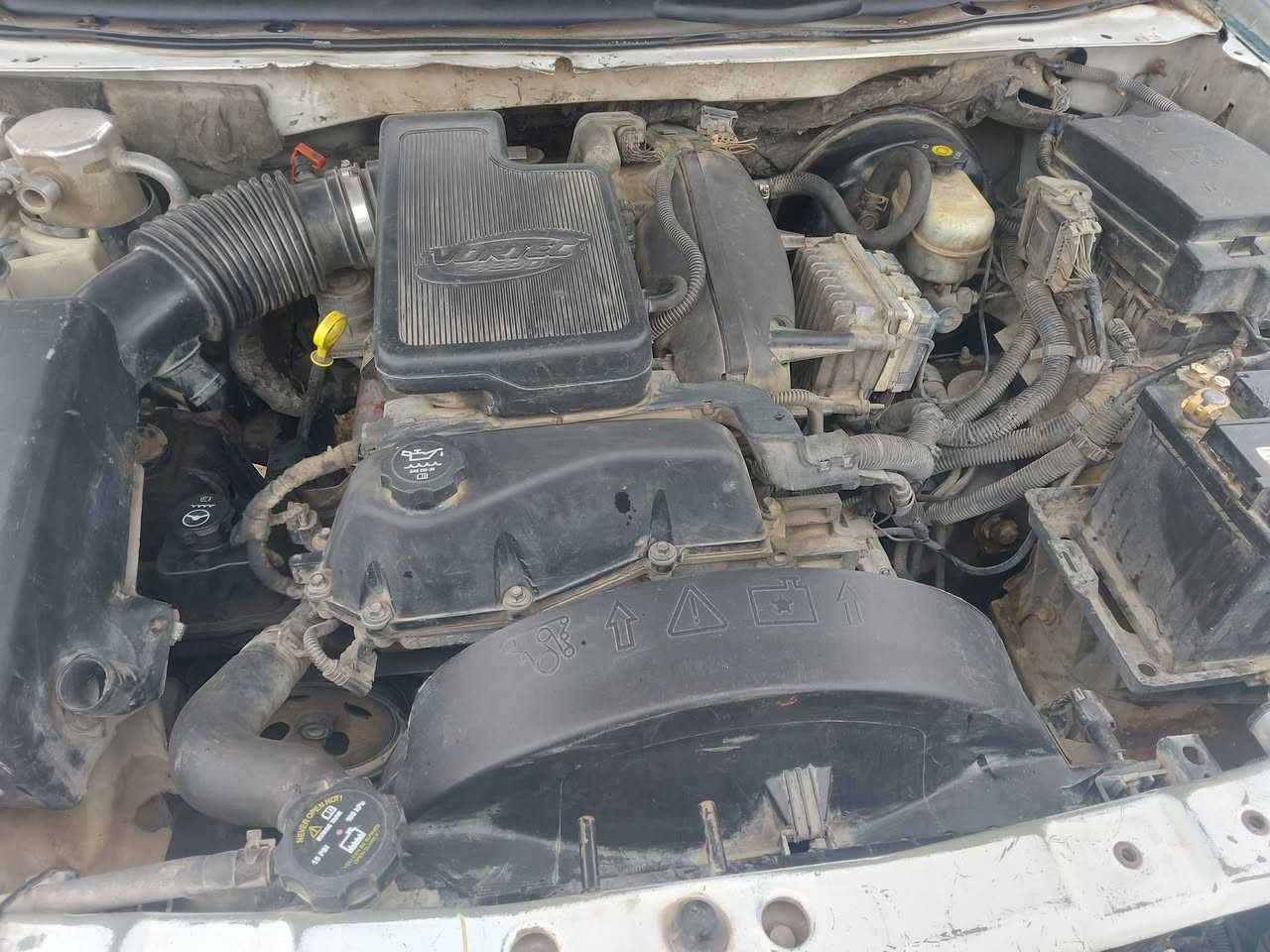 السلام عليكم سياره بلايزر مديل 2004مكفوله من الضربه شواصي سليمه كير محرك مكفولات رقم واسط الكوت تحويل بسم المشتري حداديه جديده دواخلهه حلوات وهذه البدي كدامك سياره خير من الله لشي مانقصها وين متريد روح بيهه نقصها بس تبريد كمبرسربيهه  سعرها ٦٣ ورقه وبيهه مجال لطيبين رقمي ***********بي وات ساب مكان السياره البصره حي الصدقاء
