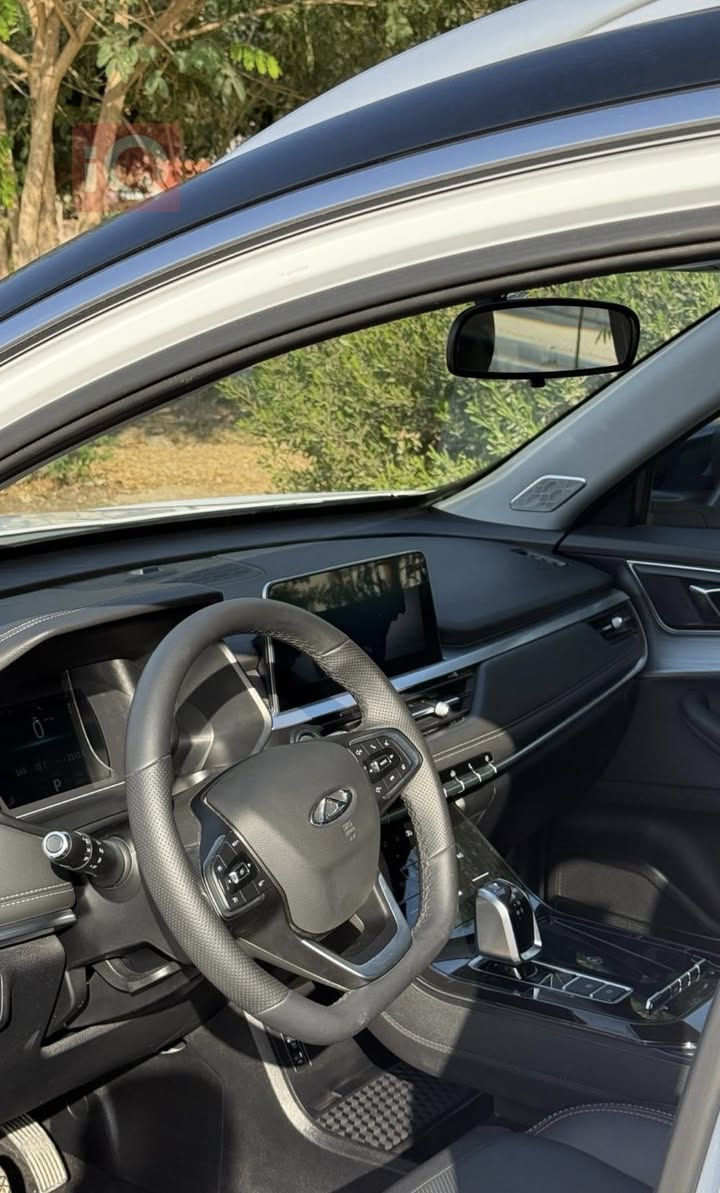 من رخصة الادمن …شيري تيكو ٧ برو 2024
سقف اسود بلادي 
بصمة 
حساسات خلفي 
كاميرا 
دخول ذكي 
تشغيل عن بعد 
لايتات led 
محرك 1.5 تك تيربو 
ومعروفة مواصفاتها الباقية …

ماشية 11 الف كيلو متر بحالة جداً ممتازه 

السيارة كفالة عامه من الدعاميه للدعاميه 
كير مكينة كهربائيات مكفول 
شرط التحويل
 
مكانها كركوك سعر $155 وبيها مجال جداً بسيط 
للاستفسار ***********
