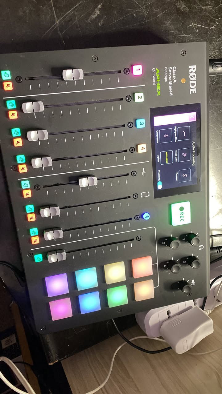 رود كاستر مستعمل نضيف اللي مهتم يتواصل رقم الواتساب ***********
