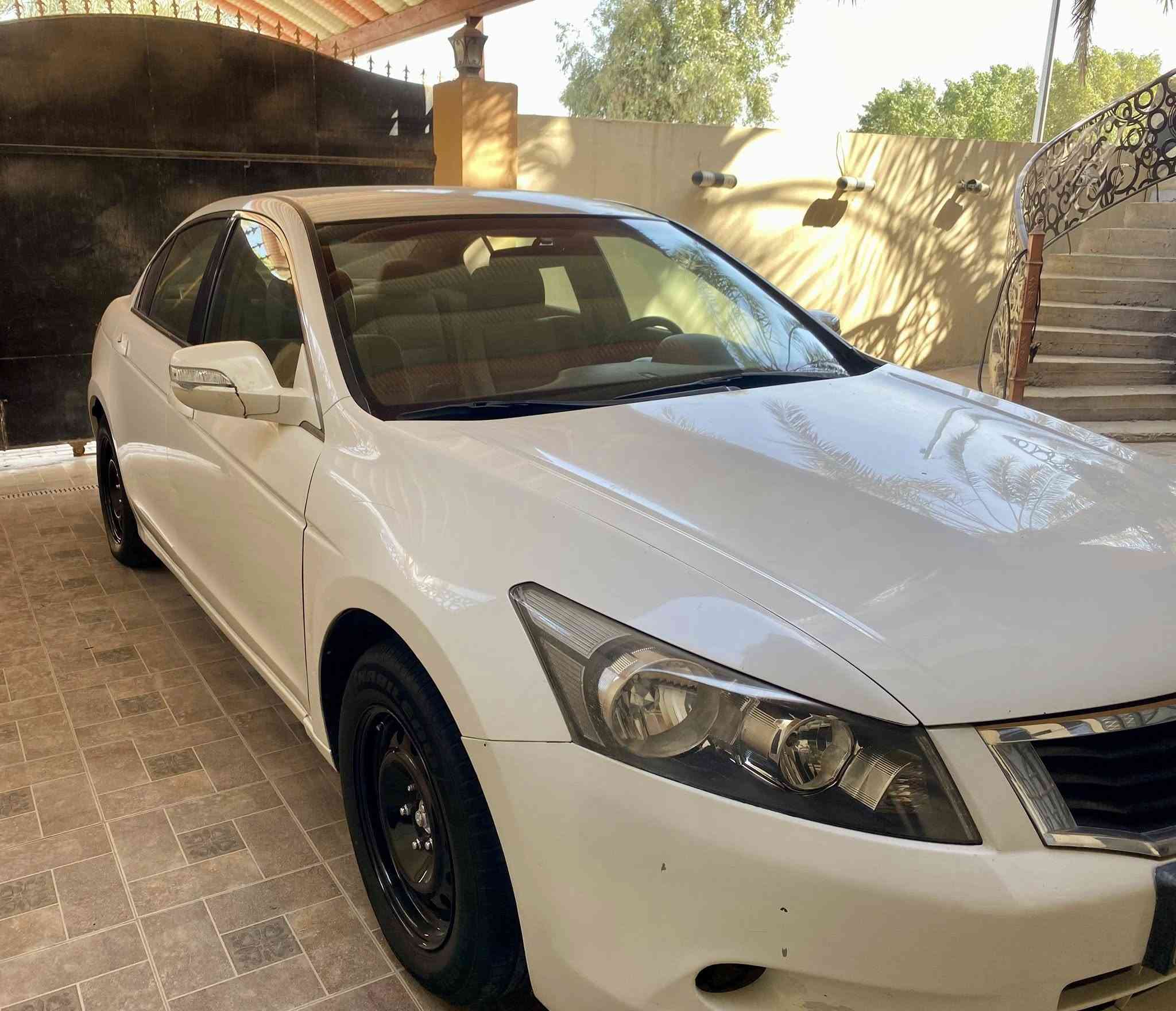 السلام عليكم اخوان للبيع هوندا اكورد موديل 2008 خليجي رقم اربيل دولي محرك 2400 كير ومحرك مكفولات تخم تايرات تبريد ثلج بيه صبغ باب الايمن بدون دواخل والسونار موجود مع الصور 
السعر / 88 وبي مجال ان شاءالله 
الاتصال/***********
