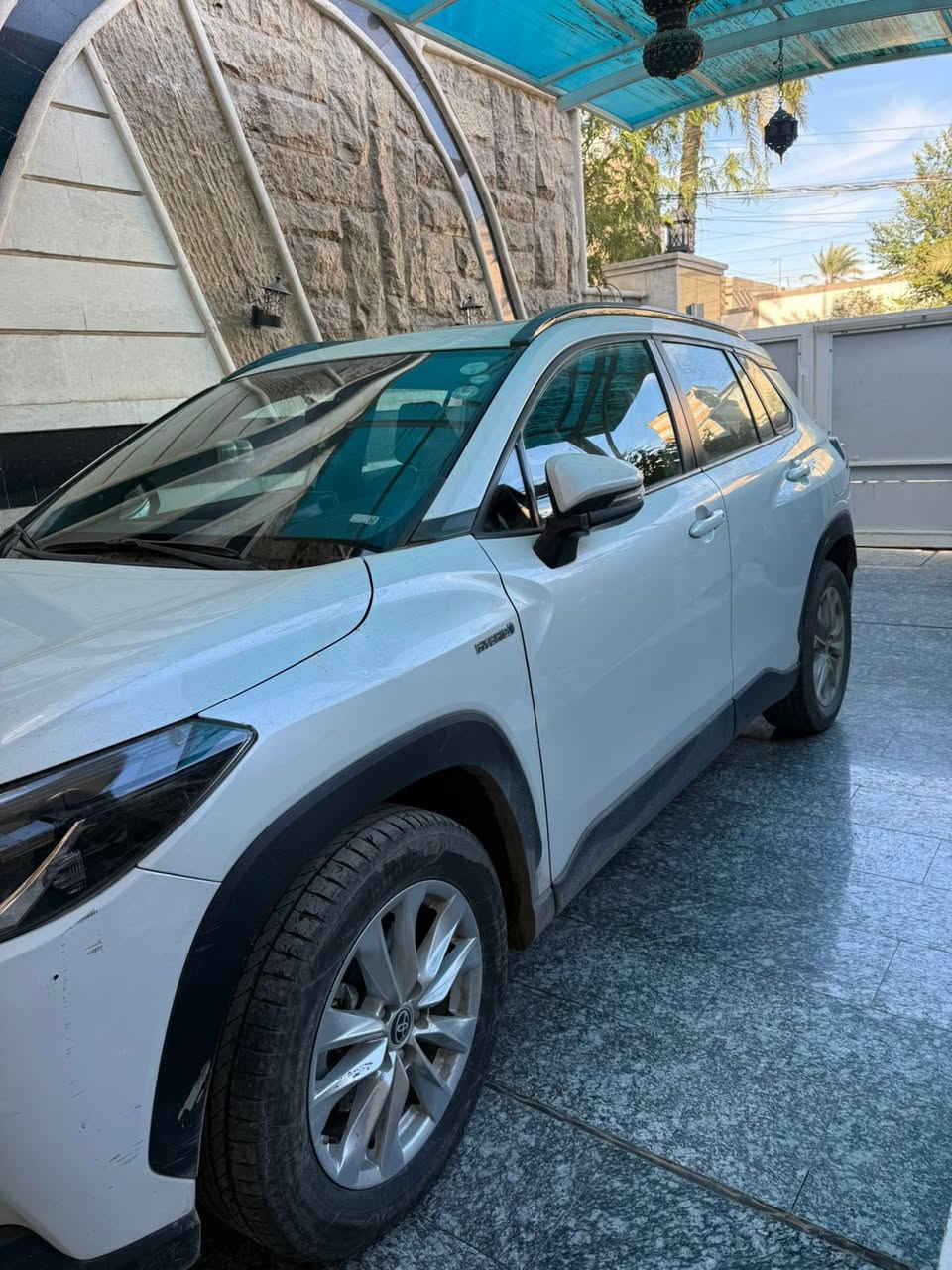 السلام عليكم
كورلا كروز هايبرد 
ساس SAS أم الضمان بطارية 8 سنوات ضمان 
رقم إربيل تحويل ثاني يوم 
ماشية 21 الف كيلو متر 
بيهه بعض الملاحظات موضحة في الصورة 
السياره فول شاشة 
كامرة خلفية 
سلايت 
تحكم أستيرن 
تبريد قطعين 
السعر 18.200 الف دولار وبيهه مجال 
مكاني بغداد شارع فلسطين 
رقم الهاتف ‭0771 753 8272‬
