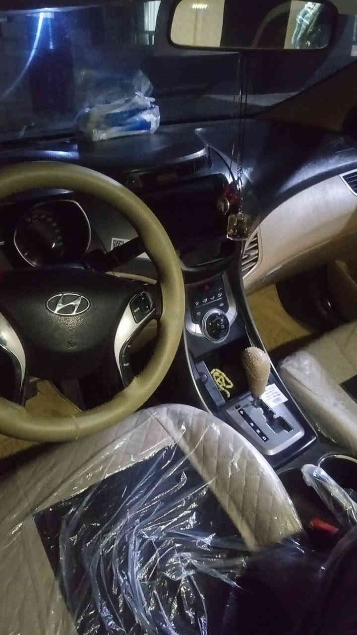 هوندا النترا 2013 خەلیجی مەکینە بجوک مەرغوب تۆماتیک ناو زەرد ڤۆلیوم حەساس شاشە کامێرا تەنها بۆنیتی بۆیاغە پێش و پشت کەپس تەحویل غەرامە بەشەرت
***********
