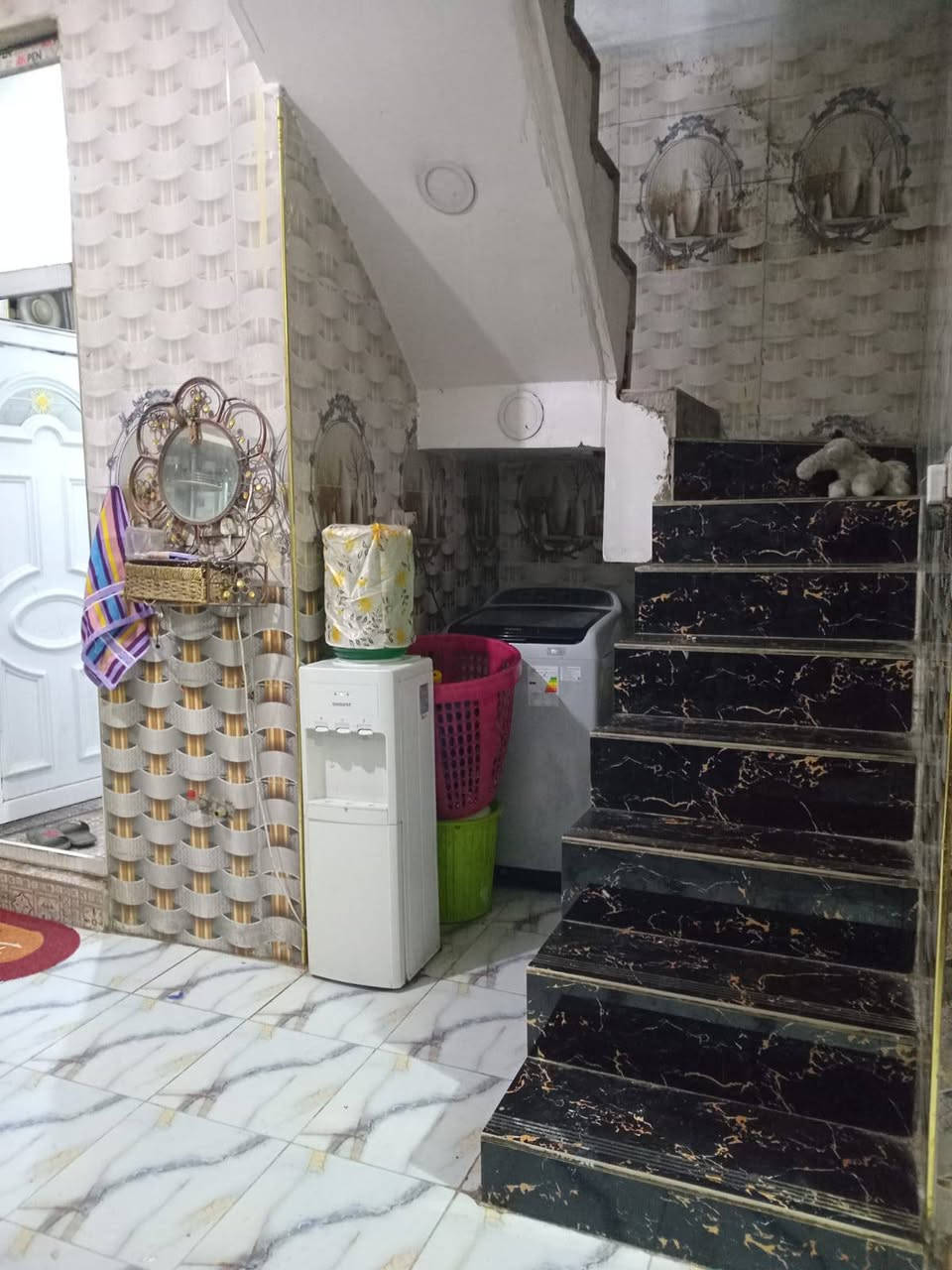 السلام عليكم اخوان بيت 50متر منطقة ضياء الخلفي الاستفار تصال على هذا رقم ***********
