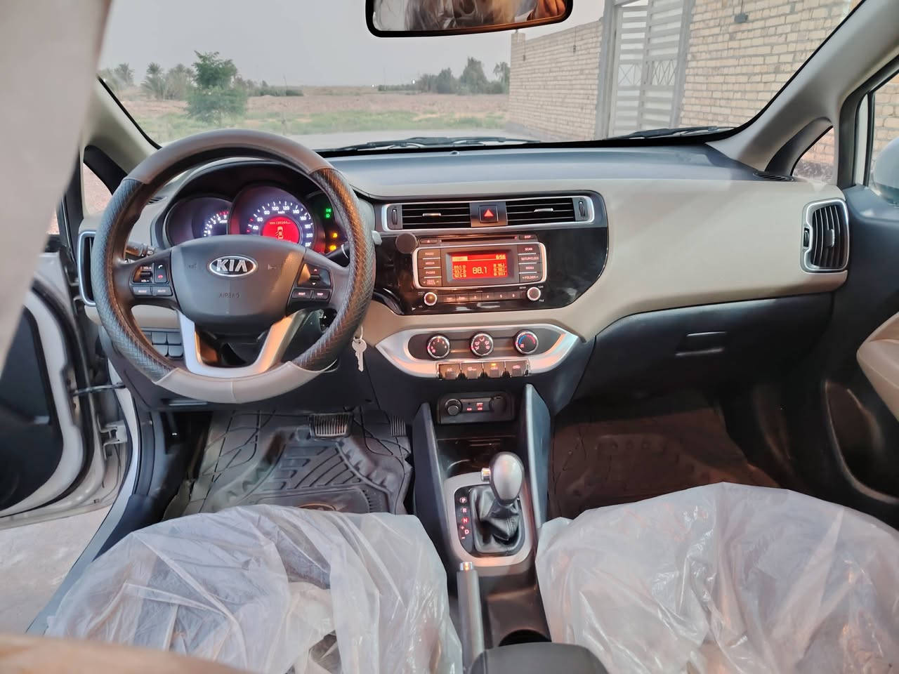 سلام عليكم
كيا ريو مديل ١٦ خليجي
مكينه ١٦٠٠ قطرتين
مكفوله سياره
جديده بمعنى الكلمه مكينه شرط ما مفتوحه ع وضع شركه
تبريد ثلج حداديه جديده دواخل جديده 
ويل كب اشاير بل المري مري مري شفط تحكمات سترين جهتين بلاجكتور أمامي
رقم بغداد دولي بسمي
مكان سياره دوانيه الحمزه الشرقي
*********** ما متواجد ع نت سياره مال جناي
سعر ٩٥ $
