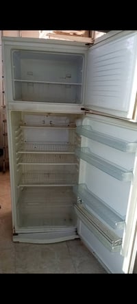 عندي تلاجة ابيع سعر 75الف عنوان ساحة طيران هذا رقمي 07713718600