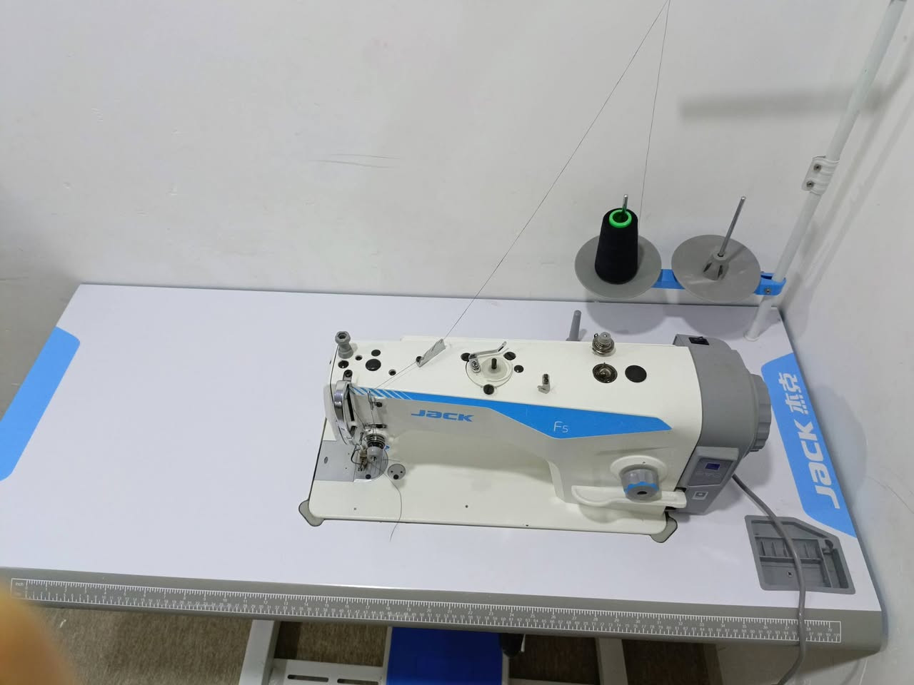 ماكينة خياطة جاك اصلي (Jack F5) للبيع بحالة ممتازة 🧵
للبيع ماكينة خياطة نوع Jack F5، الماكينة بحالة الوكالة وشبه جديدة.
فترة الاستخدام: 7 أشهر فقط
طبيعة الاستخدام: استخدام منزلي خفيف جداً
حالة الماكينة: نظيفة جداً وخالية من أي عيوب
سبب البيع: عدم التفرغ والانشغال خارج المنزل
💰 السعر: 350 ألف دينار (بيها مجال كلش قوي وما نقصر وية الشراي الجاد واليتصل وما يكون خاطره إلا طيب)
📍 العنوان: دهوك - ماسيكي - شارع 20.
📞 للتواصل والاستفسار (واتساب): ***********
