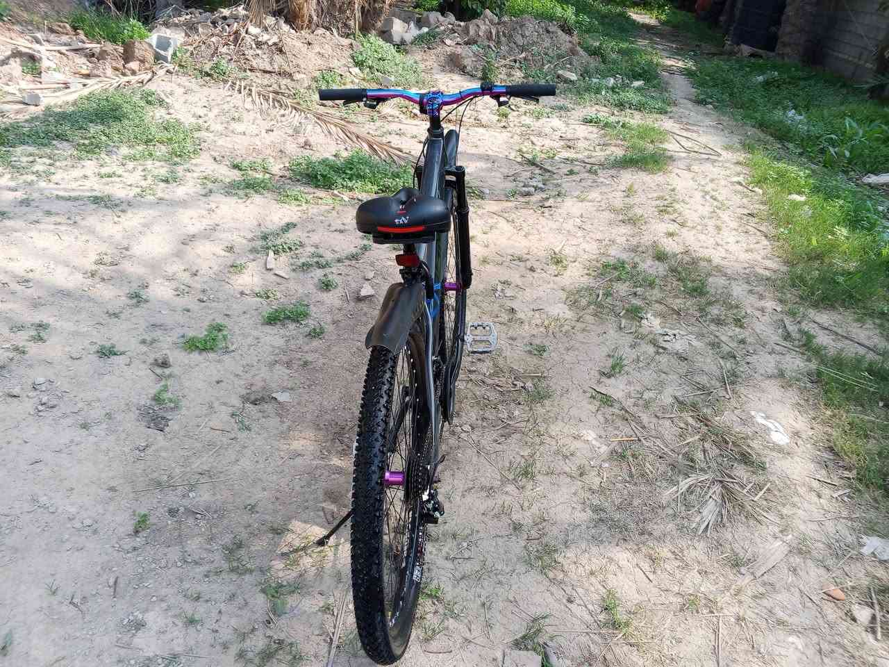 سلام عليكم باسكل جبلي
ماركه DSMA
حجم 29 هيكلة حديد  تايرات جدد 
بي كشن طبي 
بي10 سرعات 3امامي و7خلفي
بريكاتة دسكات اصلي
تجيك هدية ويا جهاز سرعة
الباسكل شكله احلة من صوره 
دوسات رياضية
ستيرن تنسيق وية الويالة
جاملغات امامي خلفي اصليات
سعره 220 وبي مجال 
مكاني: بغداد_الدوره_الهواشه
التواصل: ***********
