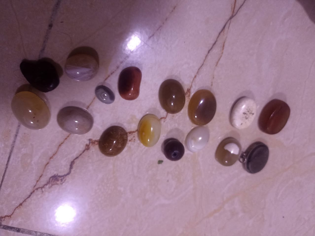 السلام عليكم حجرات للبيع ما عرف اساميهن ابيعهن كلهن ب100 مكاني بصره قبله ***********
