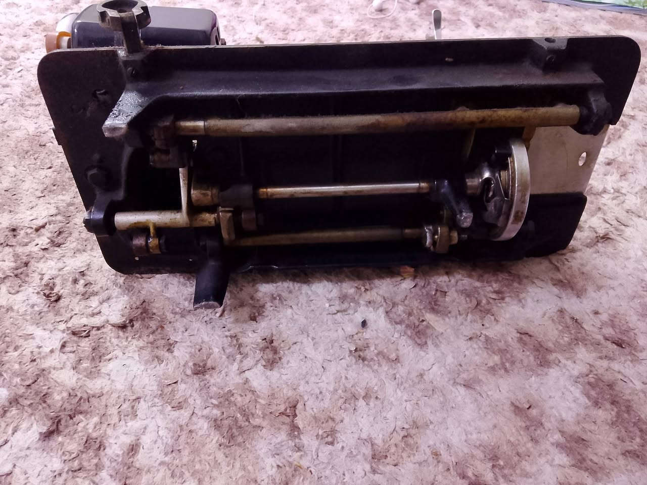 السلام عليكم مكينه قديمه شغاله كامله مع الميز للبيع


**إذا كنت صاحب هذا الإعلان وتريد حذفه لأي سبب، رجاءا أرسل رسالة إلى الدعم الفني**