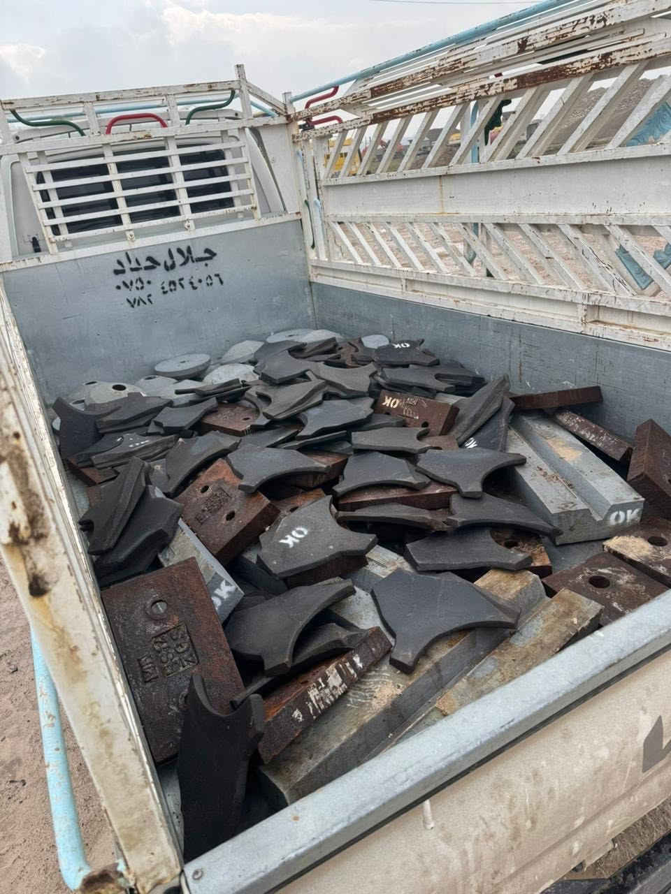 يتوفر لدينه أدوات كسارات h-10
ويتوفر h-14
أدوات طاحونه 502و900
عنوان 
موصل كوكجلي 
الرقم 

***********كورك وتساب
***********اسيا

بيع جمله مفرد 
صهيب التورنجي
