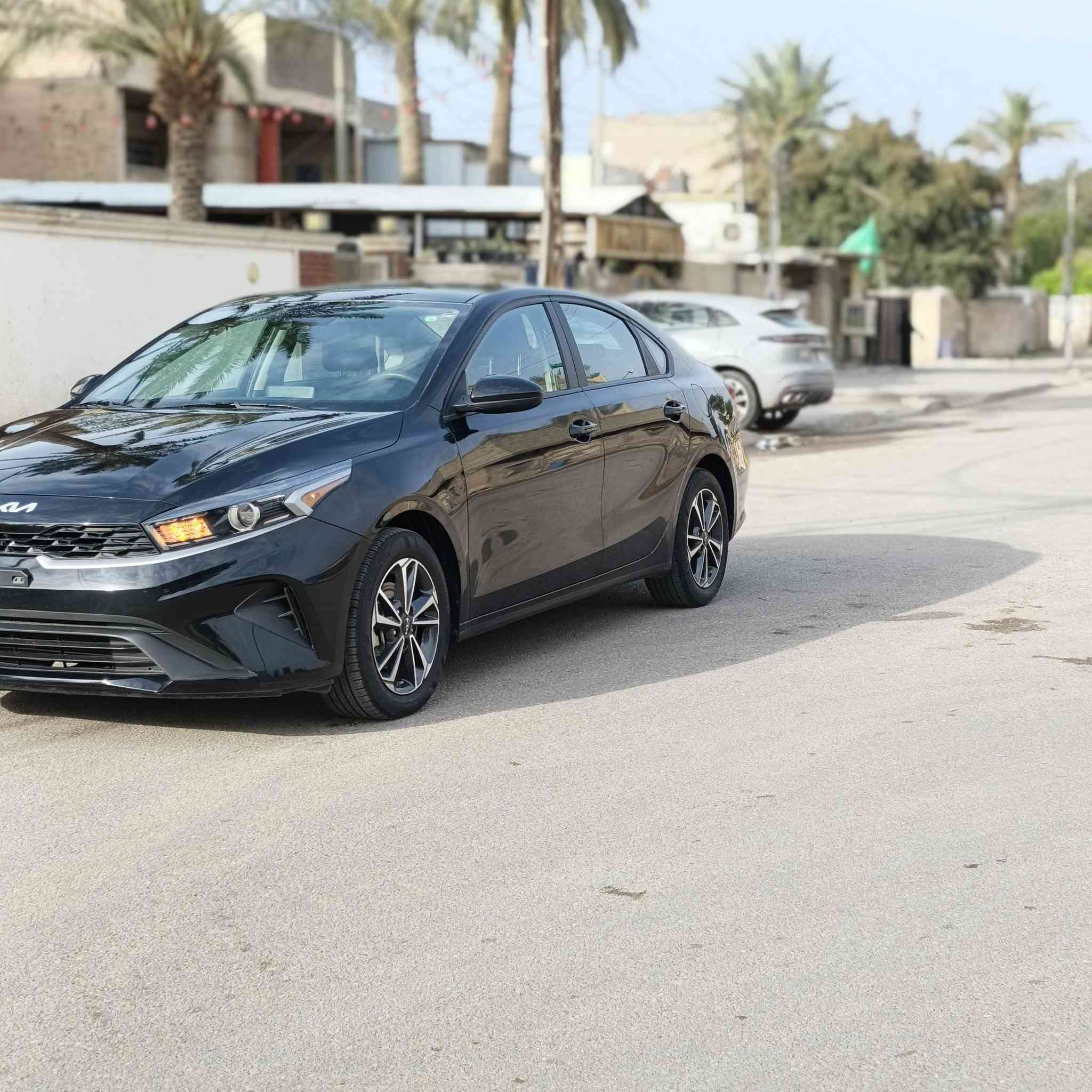 كيا فورتي وارد امريكي 2024 (بدون رقم) محرك 2000 دوش دخول جديد  ممشى 31 mil مواصفات رادارات توقف ذاتي تحكمات انظمه  شاشه ويل كب كروم كاميرا دواره  حادثها فقط الباب ومبدل اصلي نفس اللون تفصيخ بدون قطره صبغ السياره وكفاله السياره وبالواقع احلى من الصور بهوايه مكانها بغداد البلديات
‏ ‏‪***********‬‏ بدون رقم السيارة فقط بيع غير متواجد على الفيس
