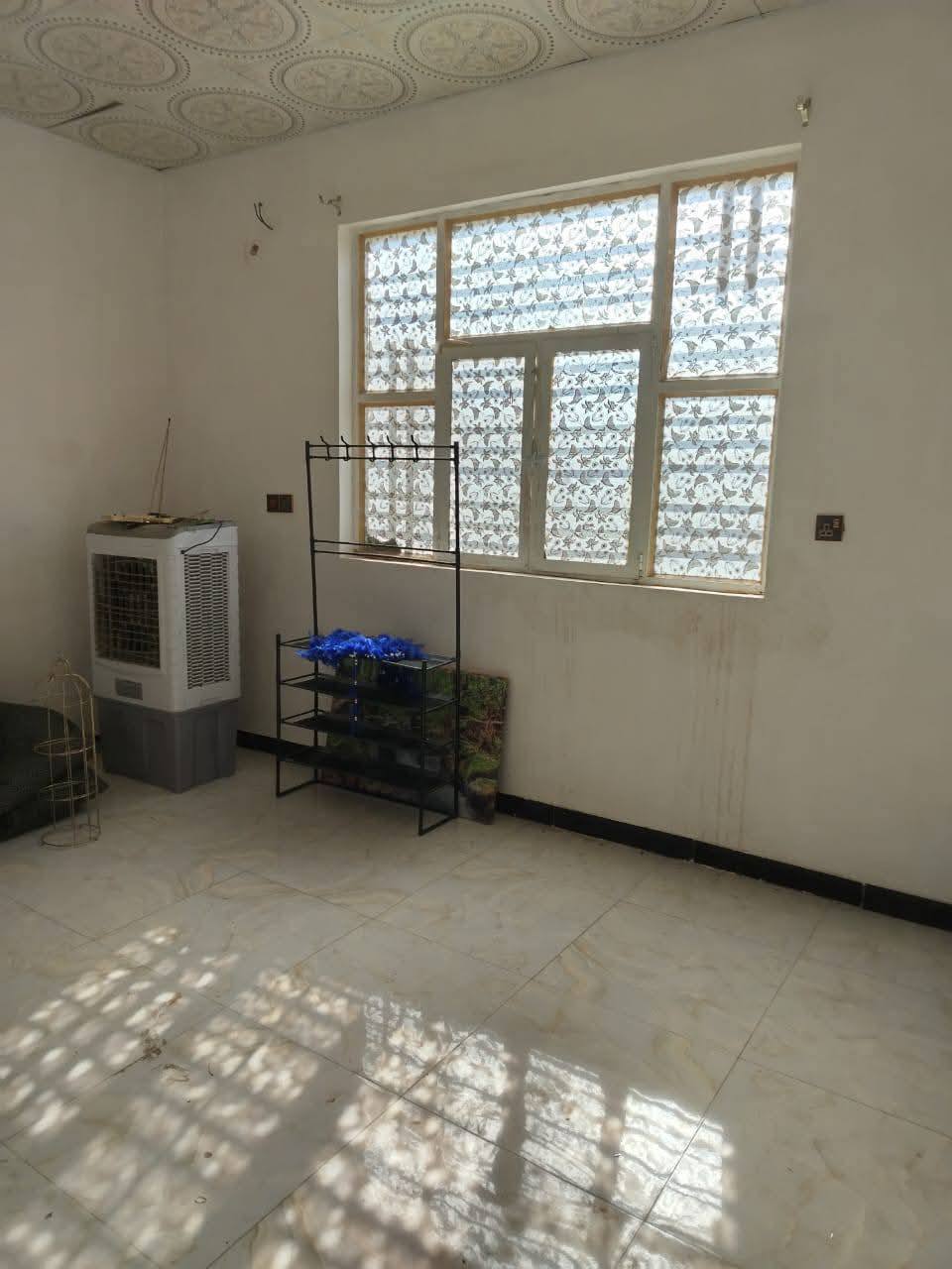 سلام عليكم 
بيت للبيع طابو صرف مساحه 50 متر بناء درجه اولى مرتب  يحتوي على ثلاث غرف في النجف حي النداء قرب شارع بيتي المربع الذهبي السعر 51 مليون 
***********
***********
