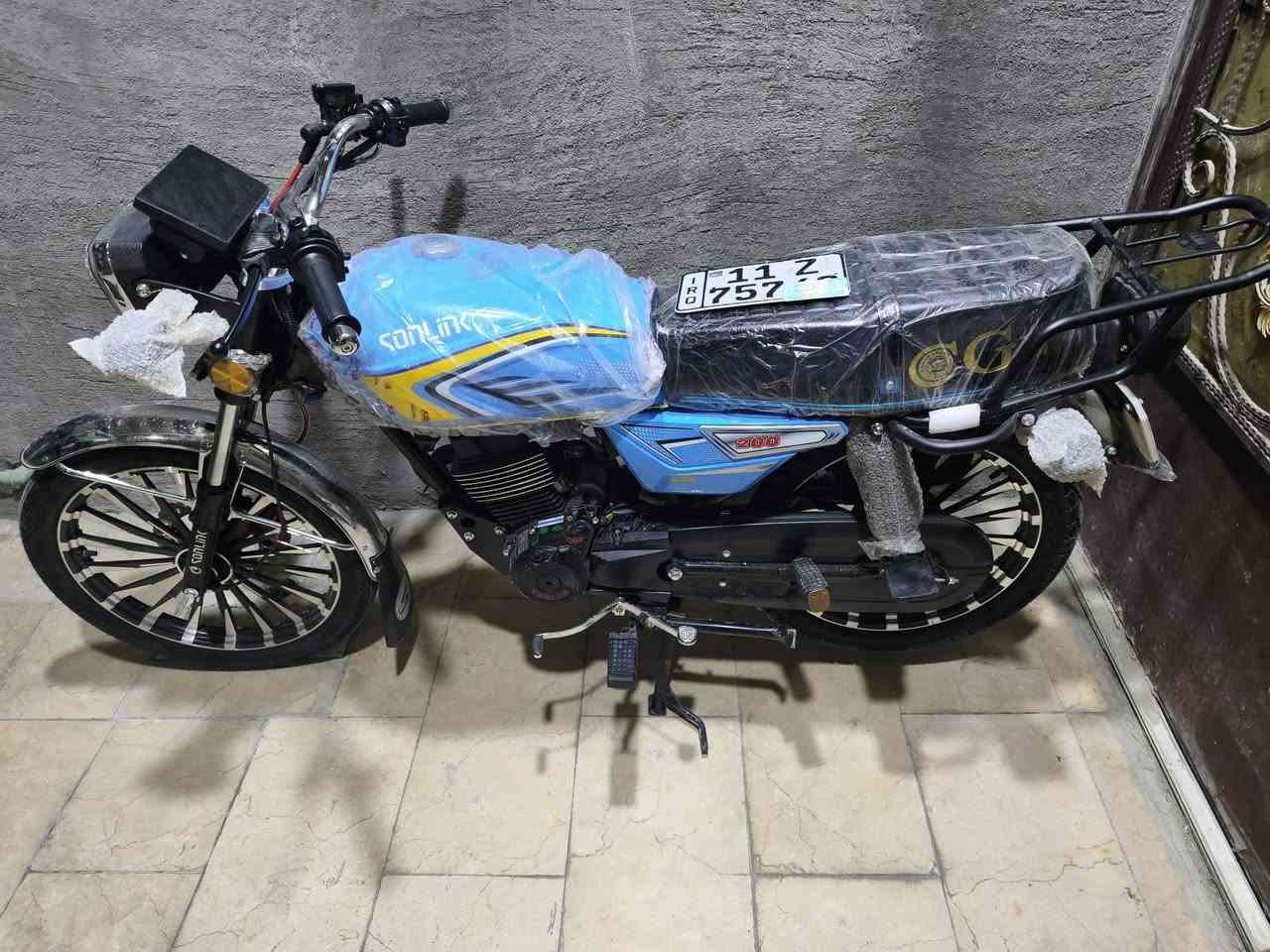 سلام عليكم
ملاحظة .. 
دراجة زيرو ما مستعمله من المعرض للبيت وبعدهة على حالهة زيرو طك جيس بدهن الحفظ 
للبيع سونيك رقم بغداد انكليزي لوحات 2 وسنوية مكينه سي بي اف 200 
سعرهة 2.250 
تكلي غالية عوفهة وعبر منشور متفيدك دراجة رقم بغداد وليس اربيل تمام 
الي تفيده يتضل على رقم وسعرهة ما بي مجال 
دراجة ضامهة من جبتهة لحد هسة 
***********
