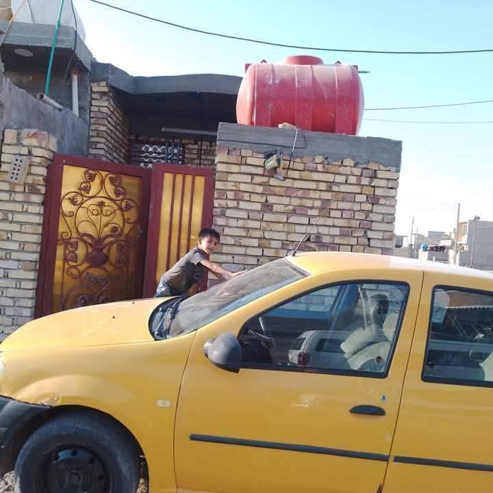 السلام عليكم دار للبيع م٧٥ بناء كامل غرفه حولي ستقبال مطبخ حمام داخلي حمام خارجي كاشي مي مجاري كهرباء كامل عوزه ستاره وبيتونه بس البيت توني باني موقع السكلات ال١٢ على شارع الحشد ثاني قطعه عن تجارب المربع المقابل المنتزن الجديد 
السعر 38_/***********
