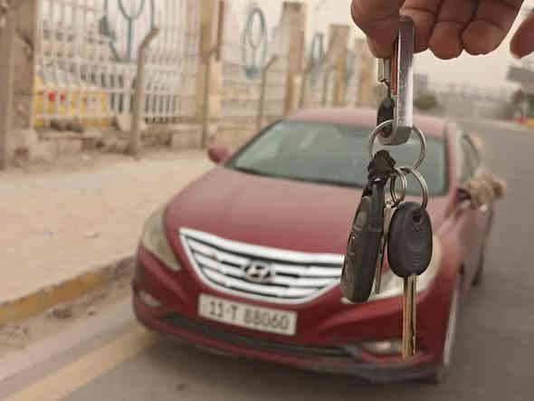 السلام عليكم بيع مستعجل
سوناتا للبيع 
موديل 2011
ضربته كما موضحه كدامكم
تايرات تخم كامل 
صدره نضيف 
تبديل دهنه الله شاهد 75الف اصلي وكاله
سياره نضيفه الى درجه
للتواصل فيس متواجد او رقم الهاتف
***********
***********
