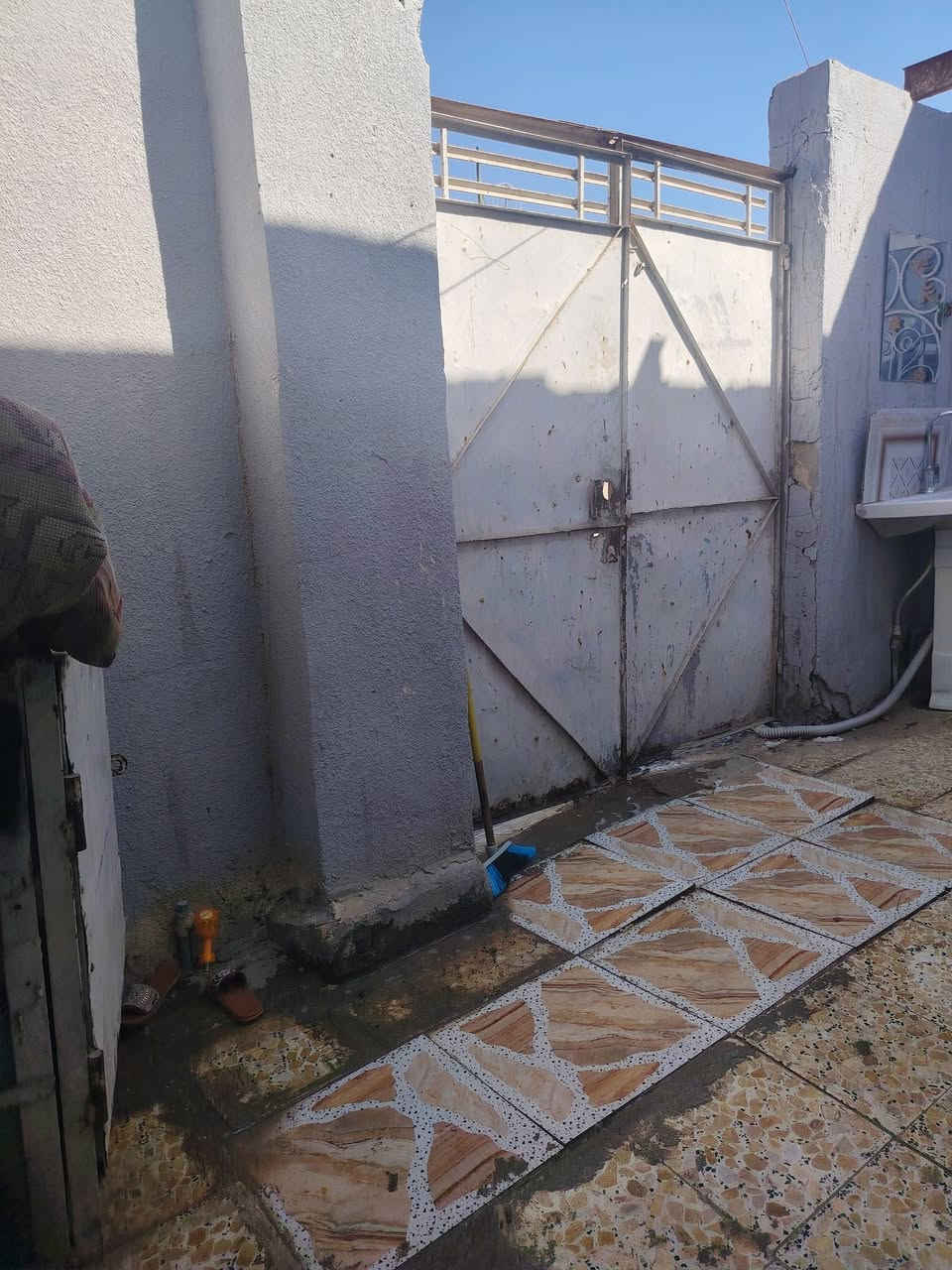 بيت الايجار 100متر يحتوي علئ غرفه وصاله وستقبال ايجاره 175الكوفة دور الحوزة قريب علئ ميثم التمار الي يريد خاص يراسل


**إذا كنت صاحب هذا الإعلان وتريد حذفه لأي سبب، رجاءا أرسل رسالة إلى الدعم الفني**