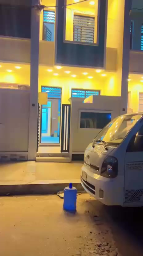 مشتملات ٧٠متر موقع ممتاز قرب سوق الدولعي محله ٤٣٢ شارع نافذ عرض ١٥ متر ثلاث غرف وصاله ومطبخ خدمات طابقين ارضيه مرمر مكتب حجي امير*********** طابو ملك٠بغداد الحريه الدولعي بيع فقط
