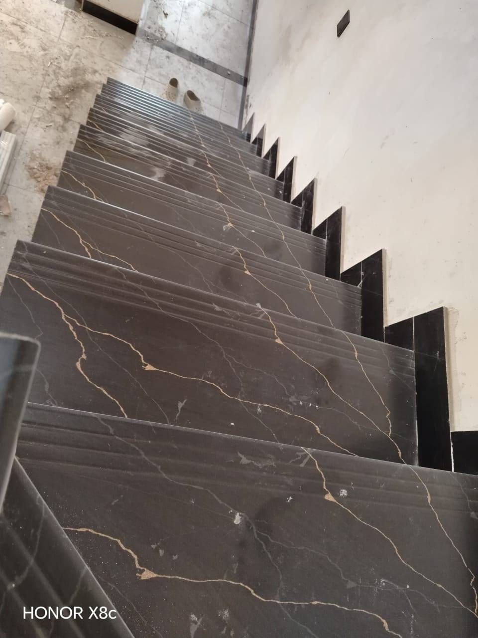 تطبيك جميع انواع السيراميك متفرغ حاليا العمل داخل ميسان فقط واتساب ***********
