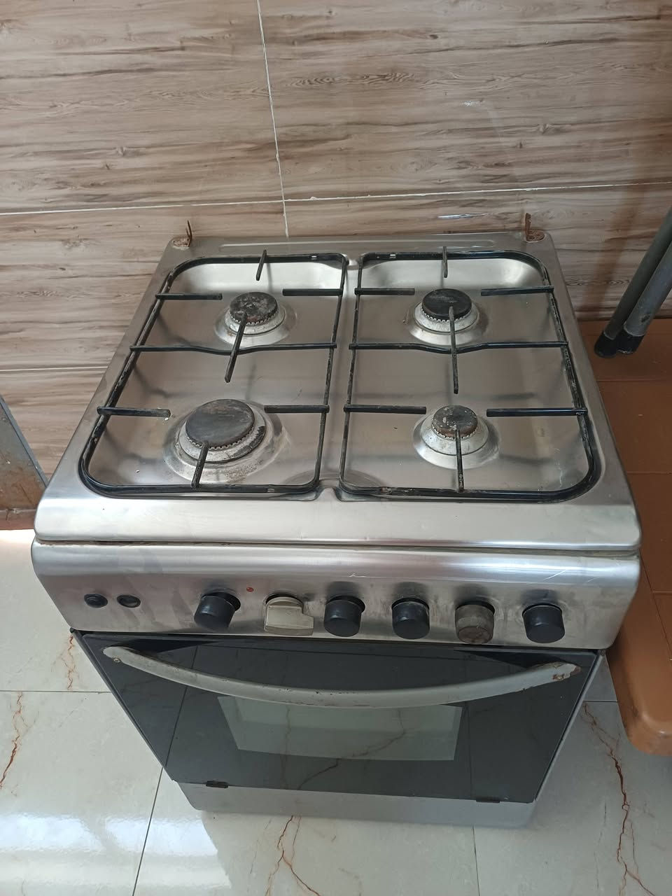طباخ شغال وميزا طعام وكراسي 4 لبيع شراي يدخل خاص


**إذا كنت صاحب هذا الإعلان وتريد حذفه لأي سبب، رجاءا أرسل رسالة إلى الدعم الفني**