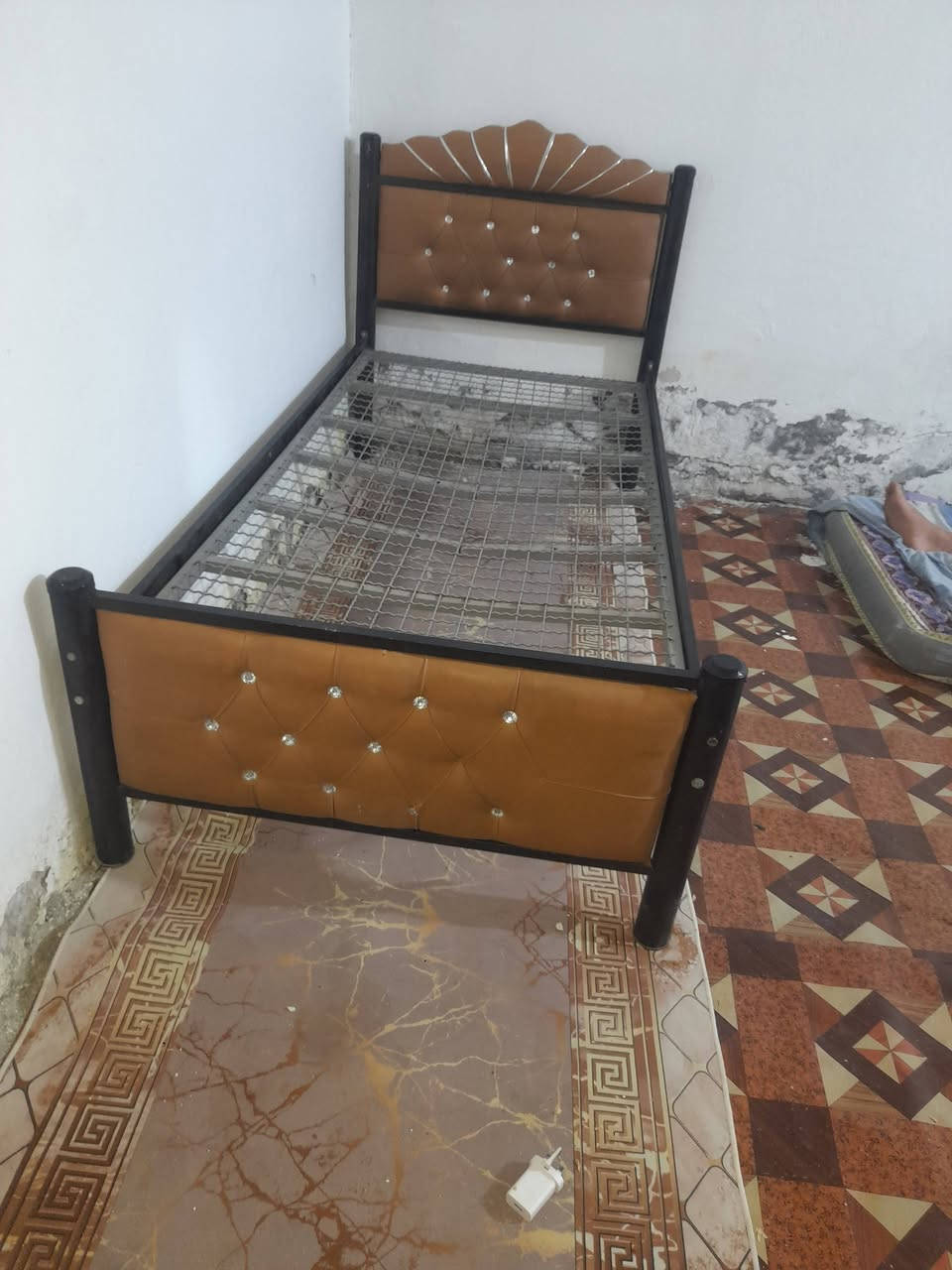 غراض بيت  لبيع عندي غرفه نوم تركي لون أبيض وجربايت ام نفر عدد5 وشافطه مال دهون صوبات زيته  و ميز طعام و كمبار 4×4


**إذا كنت صاحب هذا الإعلان وتريد حذفه لأي سبب، رجاءا أرسل رسالة إلى الدعم الفني**
