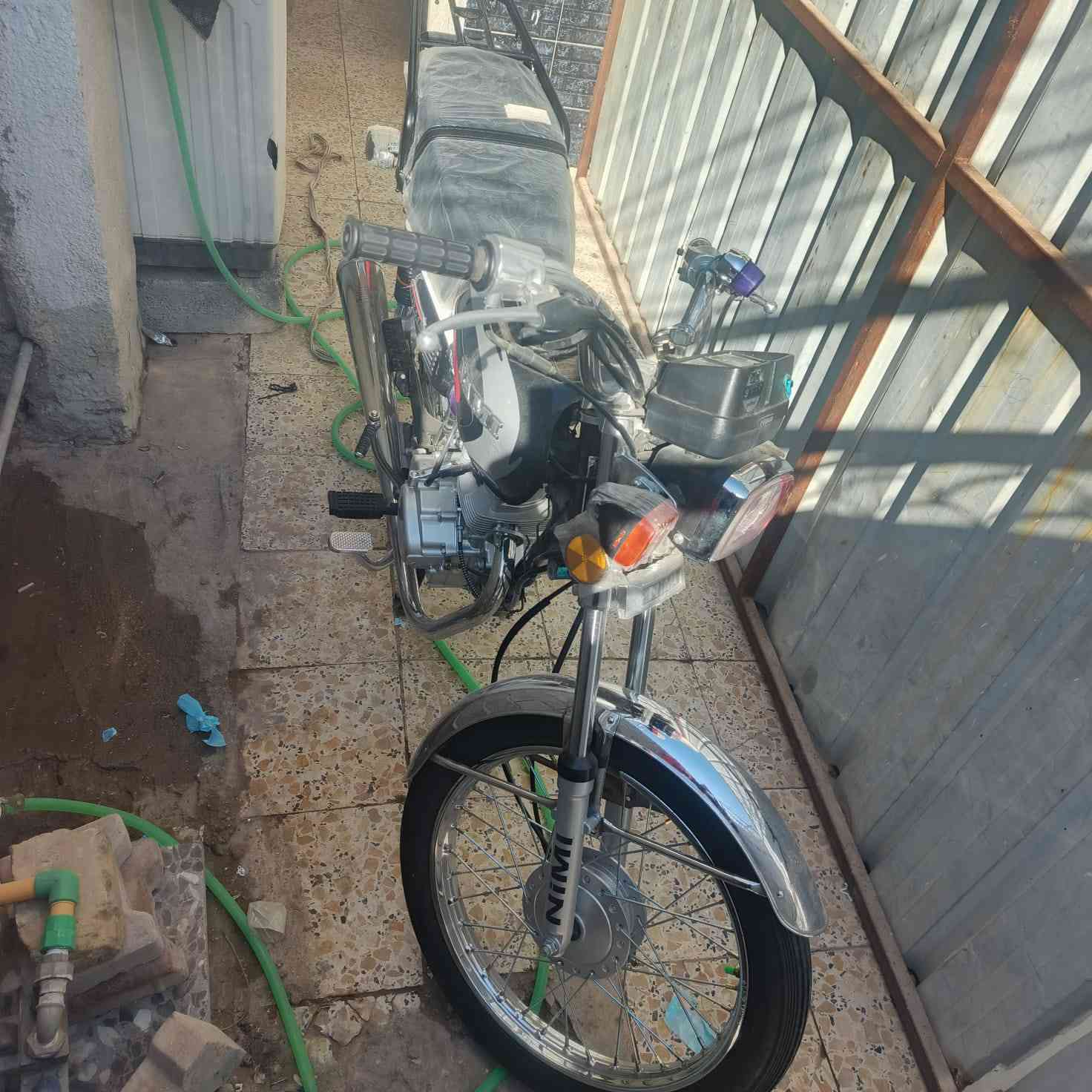 سلام عليكم دراجه للبيع اربعه كير طالعه 2025 طالعه من الوكيل صارلها 300 اشهر اوراق اسكنر***********
