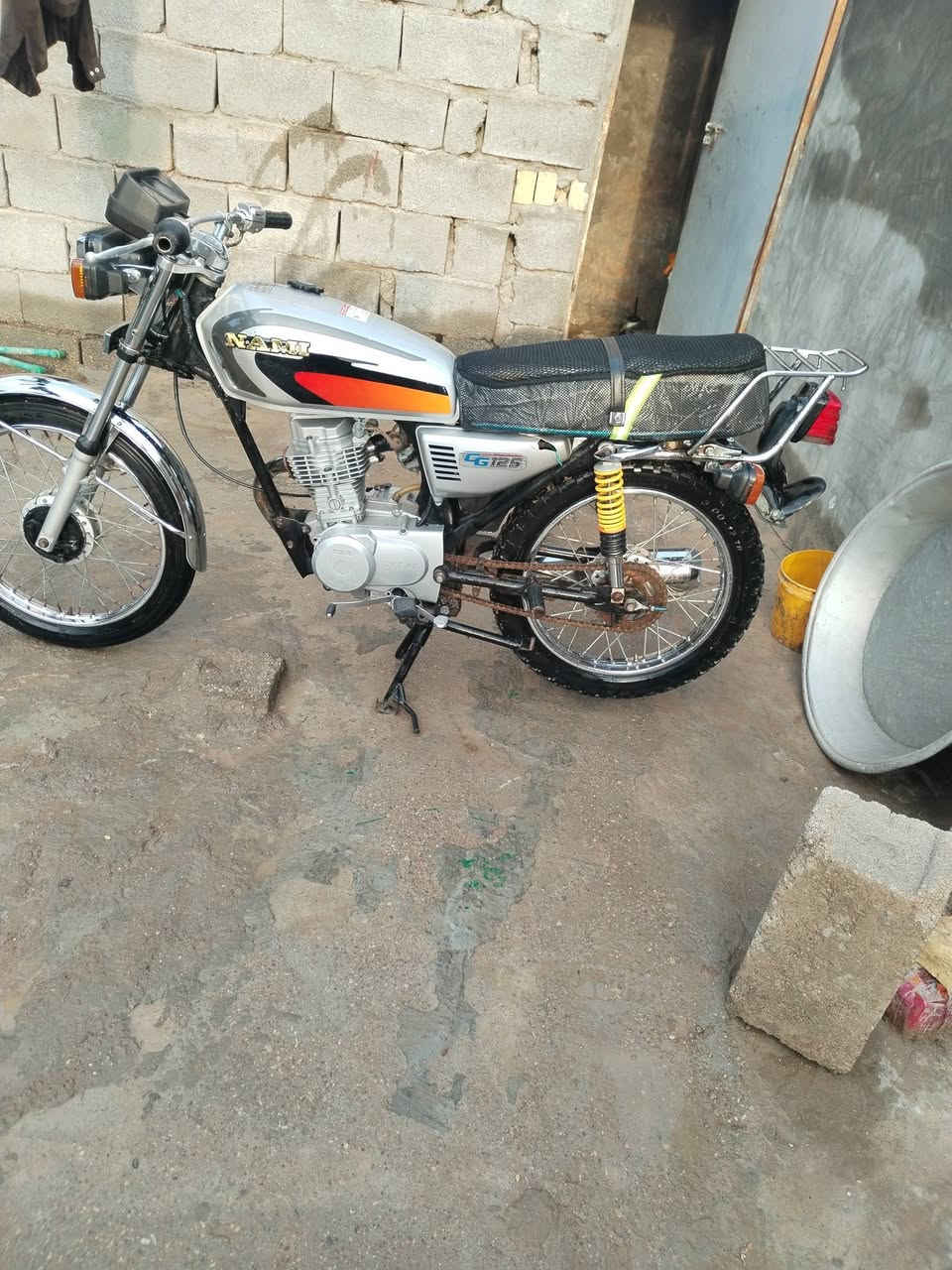 ياالله يامسهل لامور 
السلام عليكم ارشه وراق اصولي 2016
التعمير نامه مكينه نامه 22
دراجه جاهزه لا صوت ولا تبخير 
مكاني الكوت شارع النفط 
السعر 500بيه مجال الطيبين قليل
   هاذه رقمي، ***********
 دراجه مرتبه مال جناي
