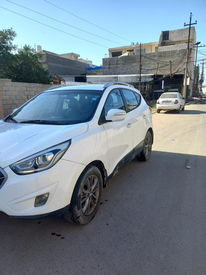 سلام عليكم توسان ٢٠١٥  لون ابيض خليجي ماشيه ١٢٥كليو متر تبريد قطعتين اشاير مري تحكمات ستيرن صدر امامي خلفي جديد شركه سنويه ٢٠٣٠مكاني بغداد لستفسار الاتصال على الرقم *********** السعر (١٤٠)وبيه مجال للطيبين
